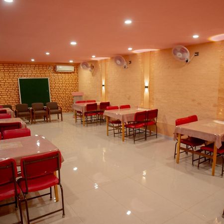 Galaxy Guest House Bhairāhawā Екстериор снимка