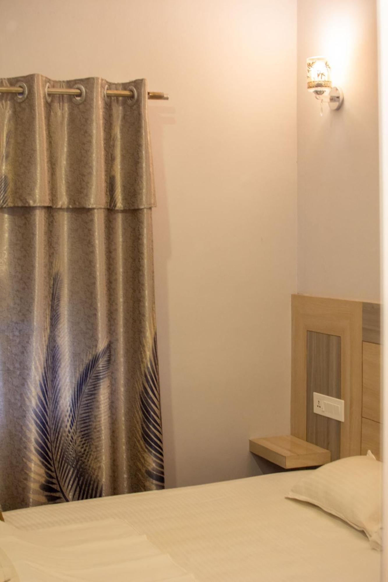Galaxy Guest House Bhairāhawā Стая снимка
